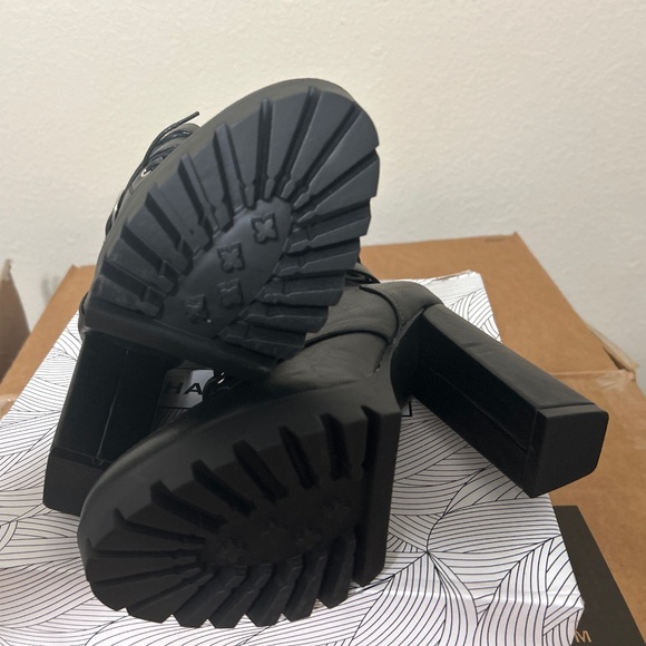 Boots - Picture 3 of 4